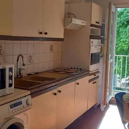 Ninaparis Homestay